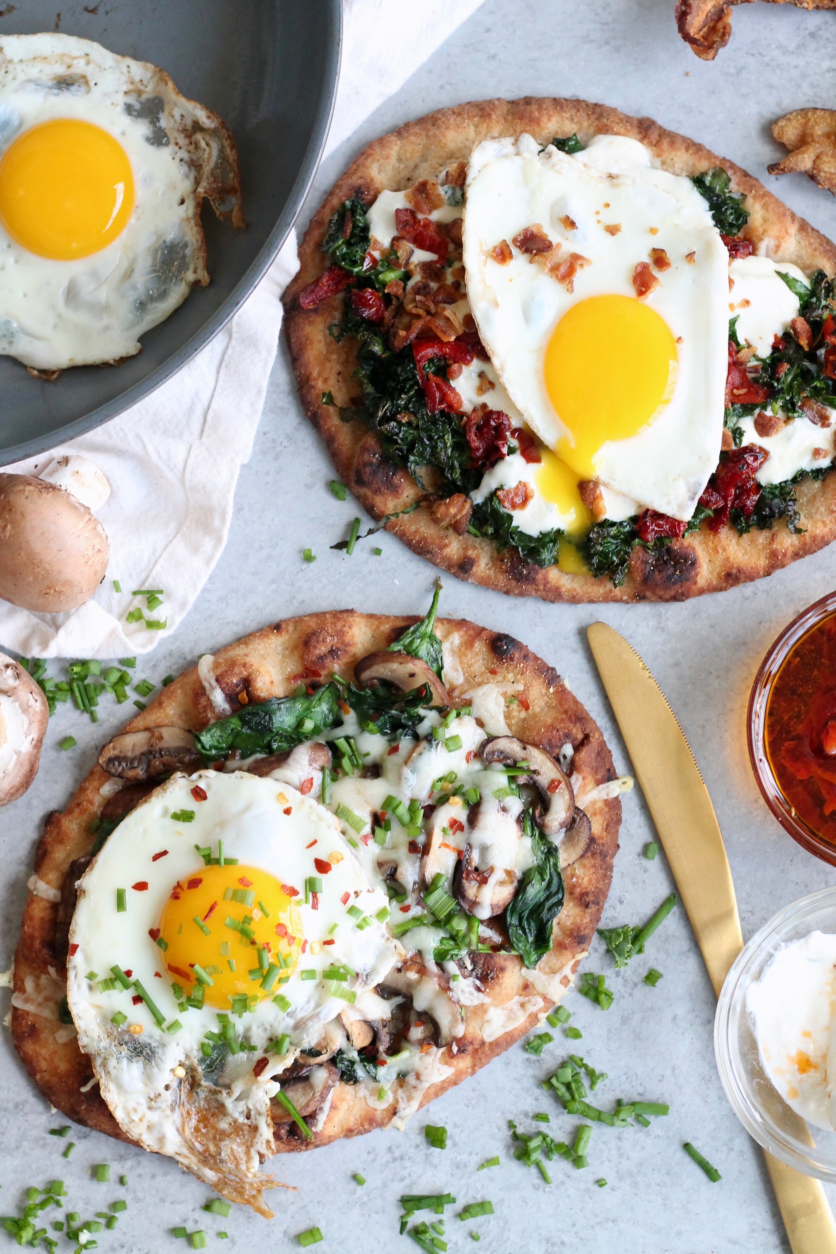 Breakfast Naan Pizzas 2 Ways!