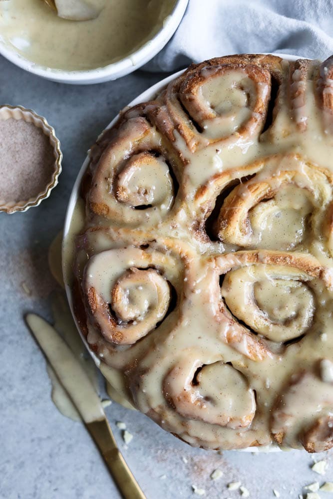 White Chocolate Vanilla Bean Cinnamon Rolls