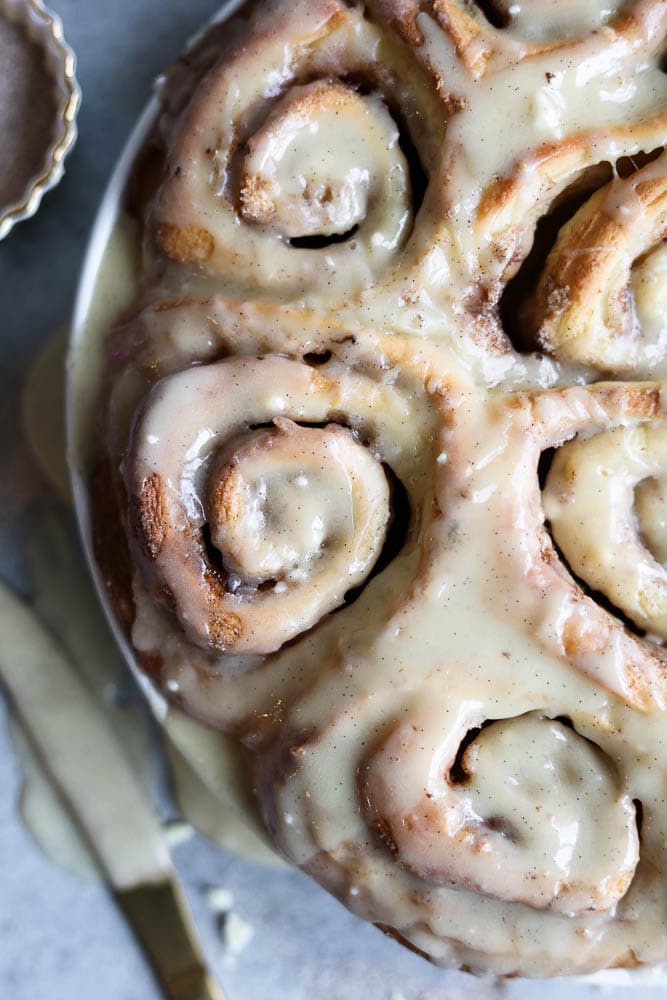 White Chocolate Vanilla Bean Cinnamon Rolls