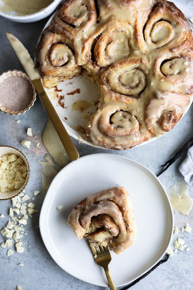 White Chocolate Vanilla Bean Cinnamon Rolls